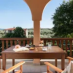 Vetrinos Apartman *